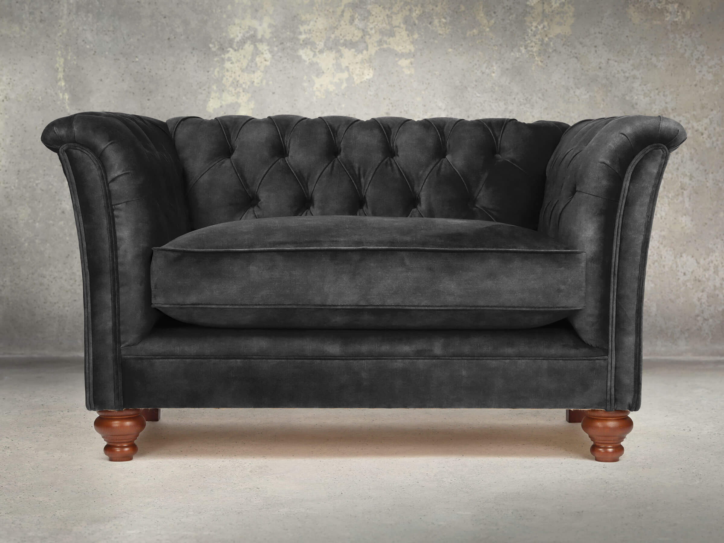 Black velvet chesterfield chair deals