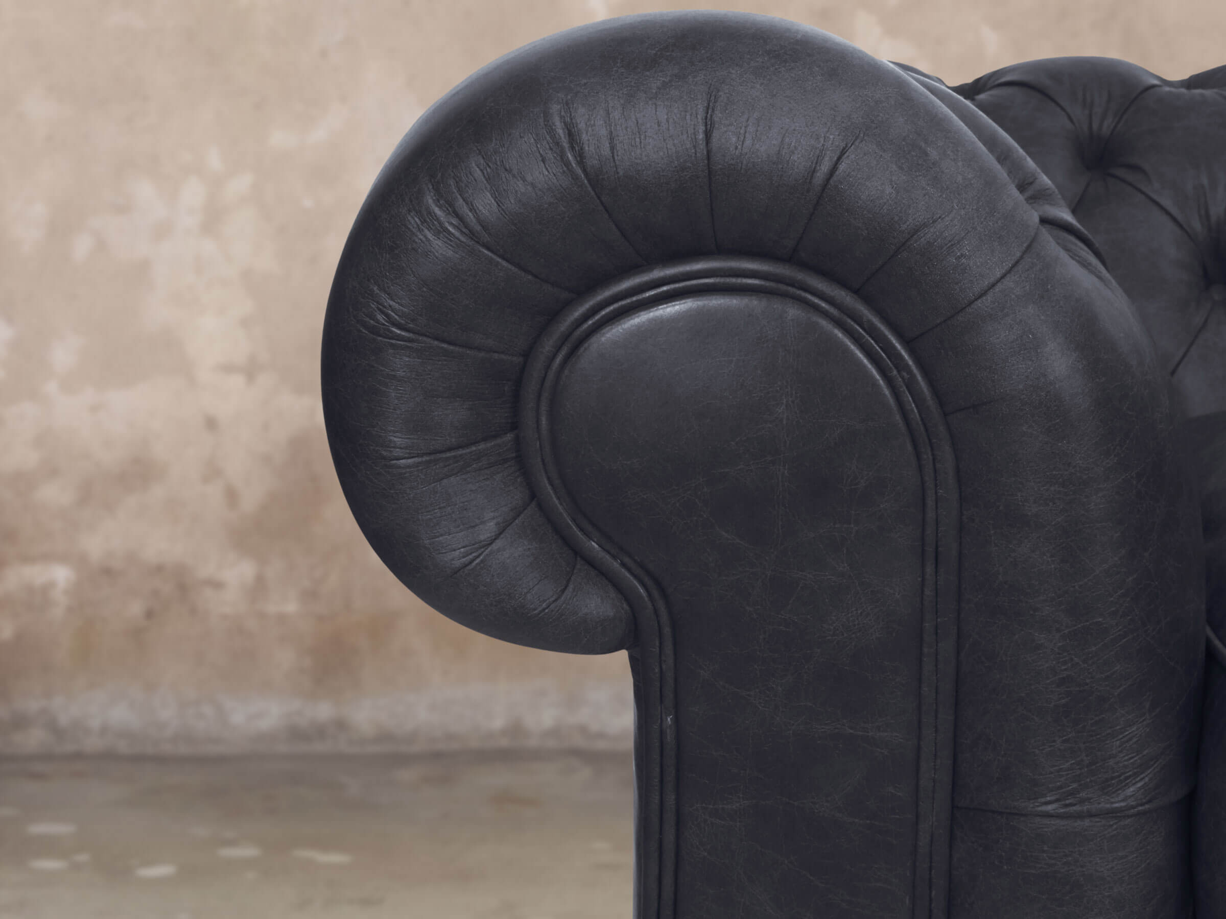 Ol' Cully Snug 2 Seat Chesterfield Sofa In Raven Seasoned Leather